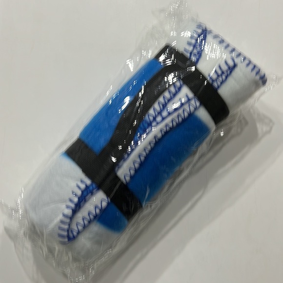 POLAR FLEECE 48”x 57” ISRAELI FLAG BLANKET/THROW - Picture 4 of 4